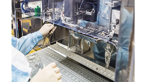 Operator work on infusion pharmaceutical industry. Image Credit: Adobe Stock Images/xmagics