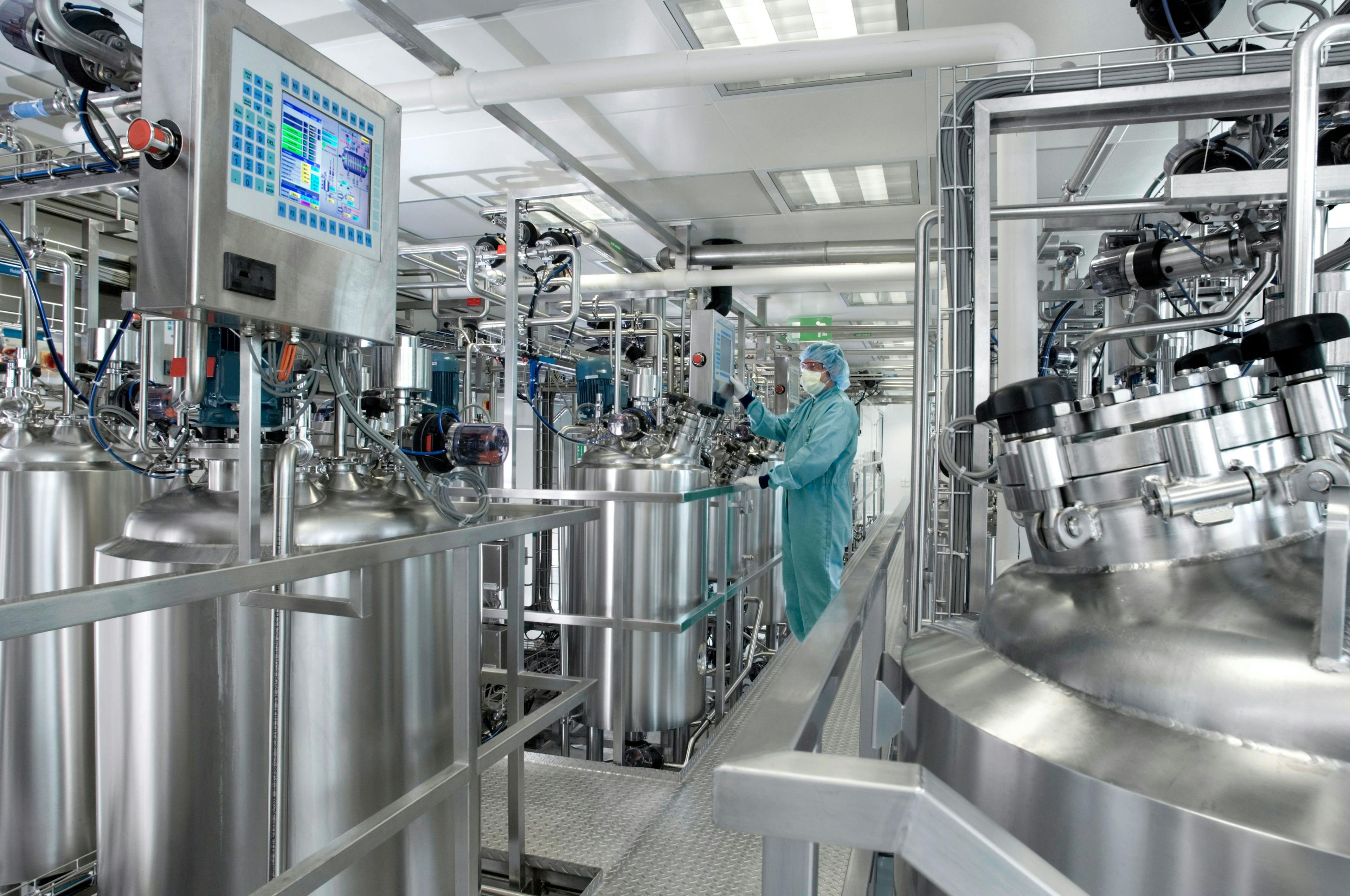 Chemische Produktion. Photo Credit: Adobe Stock Images/werbefoto-burger.ch